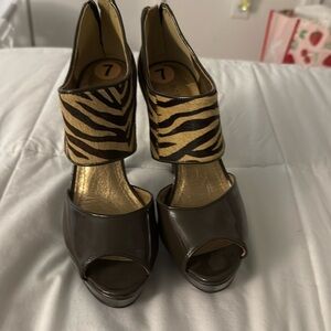 NWOT BCBG Generation brown/ animal print heels size 7